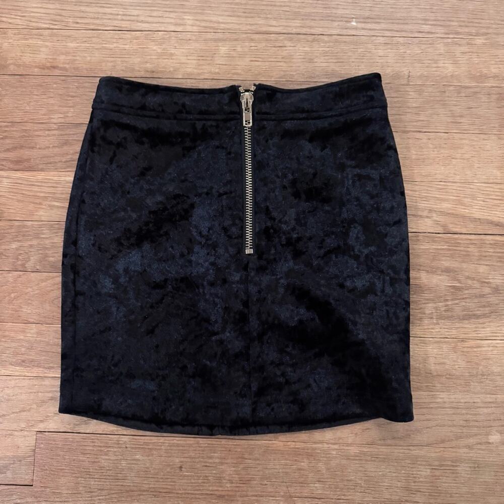 Forever 21 black gold zipper front velour mini pencil skirt juniors size S
 b74